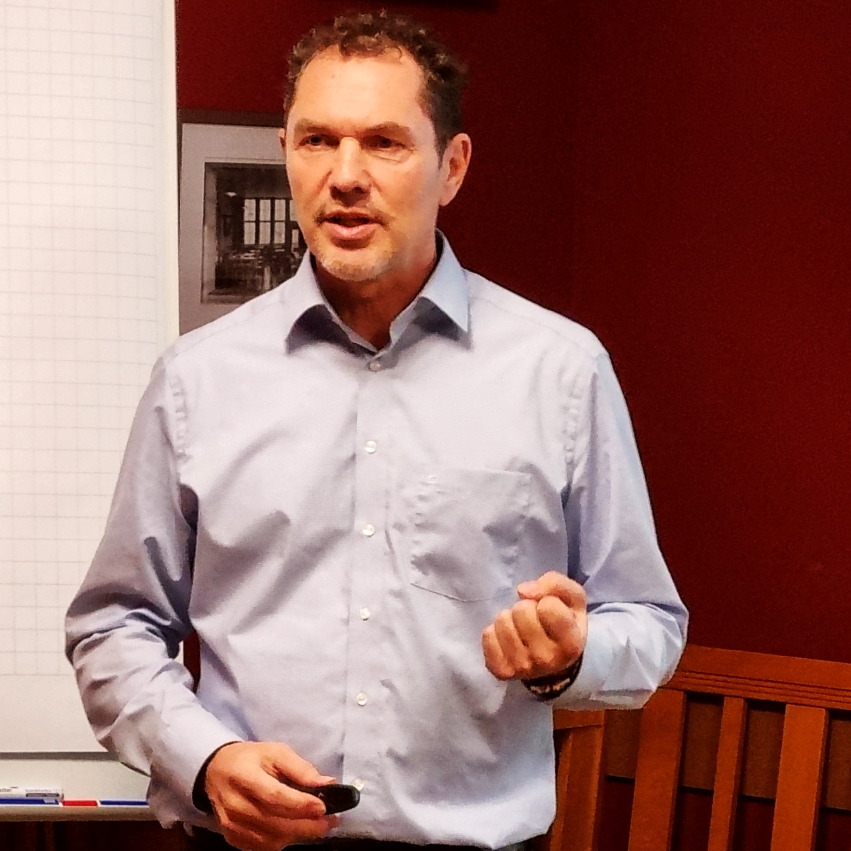 Dr. Chris Schäfer